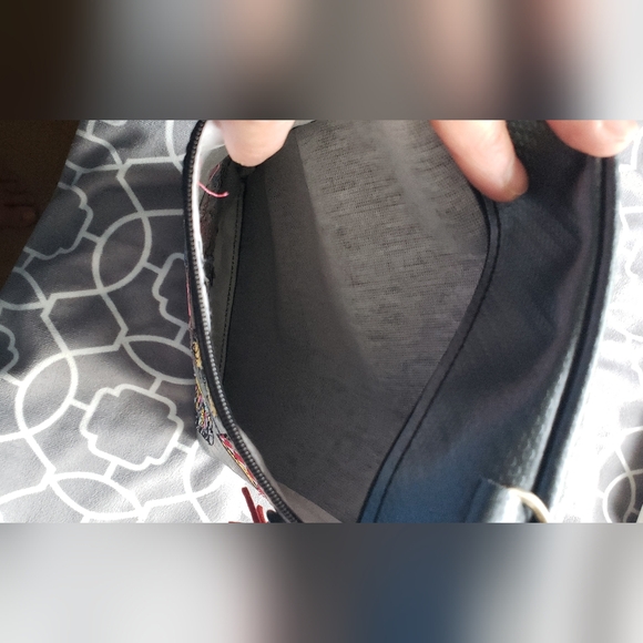 Exclusive Harley Quinn Embroidery Purse – Vibrant Artistry w/ Bold Red Strap - Picture 4 of 4